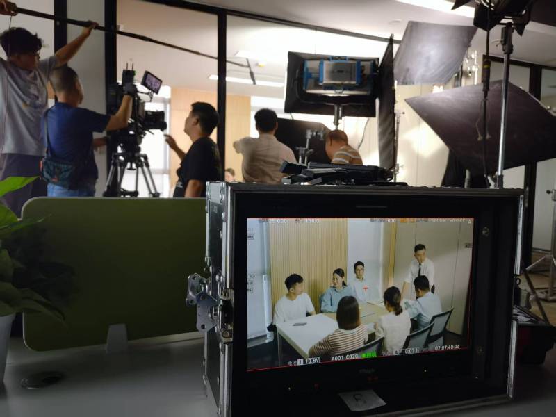 化隆TVC拍摄公司：科技产品视觉化大师，诠释未来感与功能美学